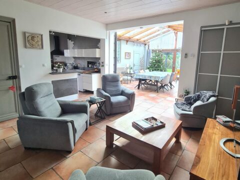 2164aef6 6e93 4747 a0a8 d03075605ada